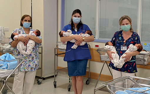 Vijf paar tweelingen op één dag geboren!